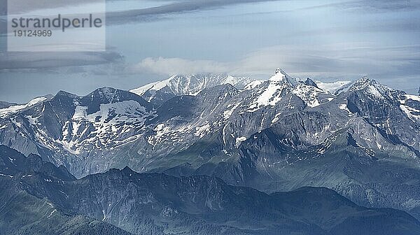 Venedigergruppe  Hochvenediger  Abendstimmung  Silhouetten  Dramatische Berglandschaft  Blick vom Hochkönig  Salzburger Land  Österreich  Europa