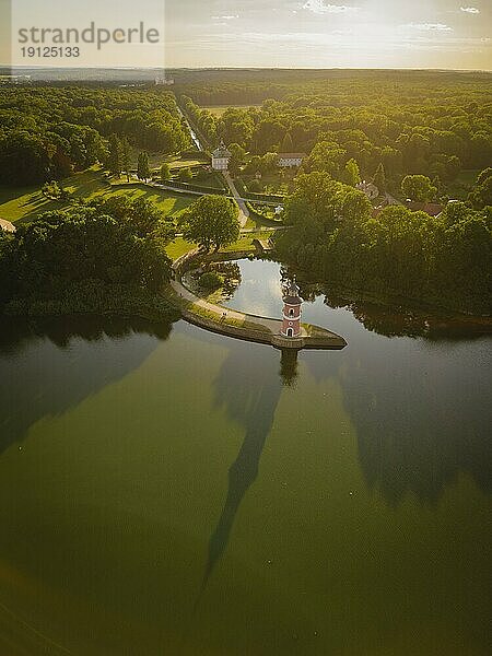 Der Leuchtturm in Moritzburg ist ein Binnenleuchtturm in Sachsen. Der Staffagebau entstand im späten 18. Jahrhundert als Teil einer Kulisse für nachgestellte Seeschlachten. Er ist der einzige für diesen Zweck gebaute Leuchtturm in Deutschland und gleichzeitig einer der ältesten Binnenleuchttürme der Bundesrepublik