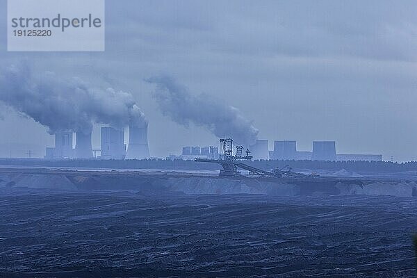 Der Tagebau Nochten (obersorbisch Wocho?anska jama) ist ein Braunkohletagebau in der nördlichen Oberlausitz  der von der Lausitz Energie Bergbau AG (LEAG) betrieben wird. Im Tagebau Nochten werden bis zu 18 Millionen Tonnen Braunkohle im Jahr gefördert. Absetzer vor der Silhouette des Kraftwerkes Boxberg