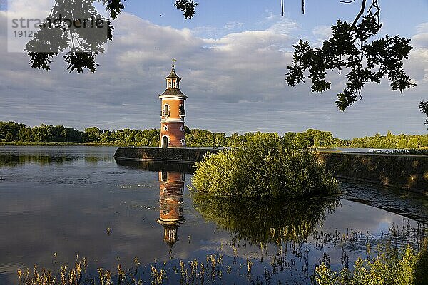 Der Leuchtturm in Moritzburg ist ein Binnenleuchtturm in Sachsen. Der Staffagebau entstand im späten 18. Jahrhundert als Teil einer Kulisse für nachgestellte Seeschlachten. Er ist der einzige für diesen Zweck gebaute Leuchtturm in Deutschland und gleichzeitig einer der ältesten Binnenleuchttürme der Bundesrepublik