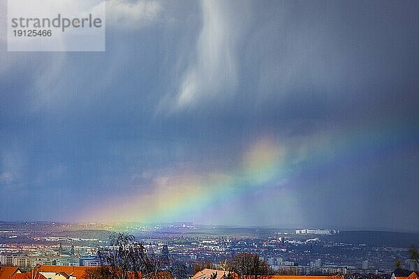 Ein Regenborgen über Dresden  das Aprillwetter scheint begonnen zu haben