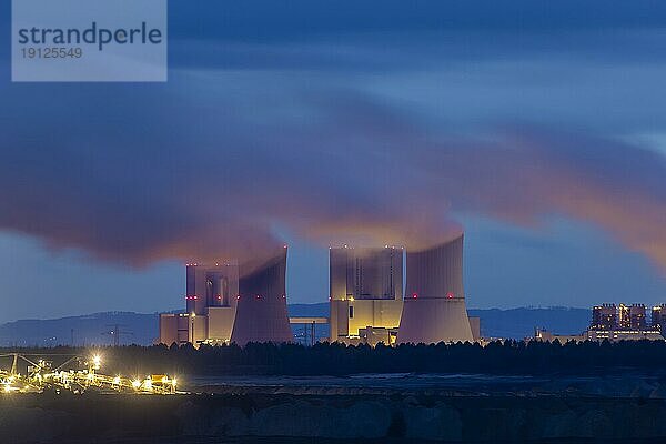 Der Tagebau Nochten (obersorbisch Wocho?anska jama) ist ein Braunkohletagebau in der nördlichen Oberlausitz  der von der Lausitz Energie Bergbau AG (LEAG) betrieben wird. Im Tagebau Nochten werden bis zu 18 Millionen Tonnen Braunkohle im Jahr gefördert. Absetzer vor der Silhouette des Kraftwerkes Boxberg