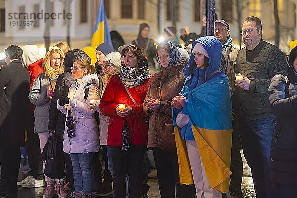 Am ersten Jahrestag der russischen Invasion der Ukraine  fan auf dem Neumarkt vor der Frauenkirche eine große Solidaritätskundgebung der Dresdner mit zahlreichen ukrainischen Flüchtlingen statt. Am Ende fanden sich alle Teilnahmer zu einer großen Lichterkette zusammen