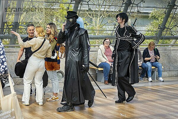 Die Leipziger Buchmesse ist eine internationale Buchmesse die jährlich im Frühjahr auf dem Leipziger Messegelände stattfindet. Sie ist der Frühjahrstreffpunkt der deutschen Buchbranche. Auf der Manga-Comic-Con kann man phantasivolle Kostüme bewundern