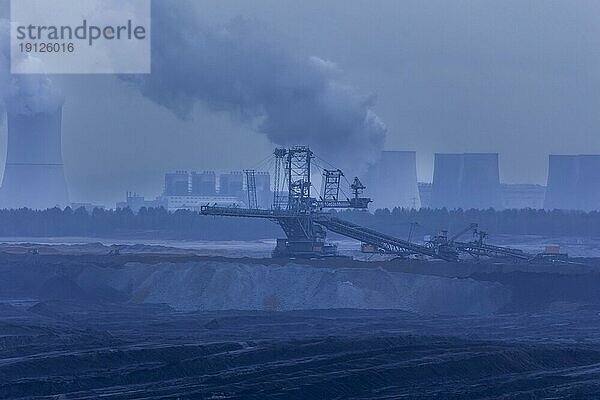 Der Tagebau Nochten (obersorbisch Wocho?anska jama) ist ein Braunkohletagebau in der nördlichen Oberlausitz  der von der Lausitz Energie Bergbau AG (LEAG) betrieben wird. Im Tagebau Nochten werden bis zu 18 Millionen Tonnen Braunkohle im Jahr gefördert. Absetzer vor der Silhouette des Kraftwerkes Boxberg