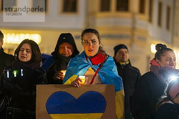 Am ersten Jahrestag der russischen Invasion der Ukraine  fan auf dem Neumarkt vor der Frauenkirche eine große Solidaritätskundgebung der Dresdner mit zahlreichen ukrainischen Flüchtlingen statt. Am Ende fanden sich alle Teilnahmer zu einer großen Lichterkette zusammen