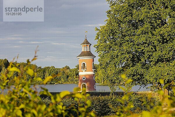 Der Leuchtturm in Moritzburg ist ein Binnenleuchtturm in Sachsen. Der Staffagebau entstand im späten 18. Jahrhundert als Teil einer Kulisse für nachgestellte Seeschlachten. Er ist der einzige für diesen Zweck gebaute Leuchtturm in Deutschland und gleichzeitig einer der ältesten Binnenleuchttürme der Bundesrepublik