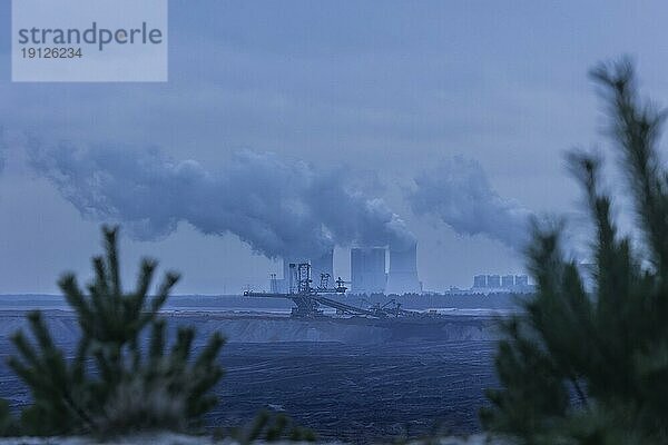 Der Tagebau Nochten (obersorbisch Wocho?anska jama) ist ein Braunkohletagebau in der nördlichen Oberlausitz  der von der Lausitz Energie Bergbau AG (LEAG) betrieben wird. Im Tagebau Nochten werden bis zu 18 Millionen Tonnen Braunkohle im Jahr gefördert. Absetzer vor der Silhouette des Kraftwerkes Boxberg