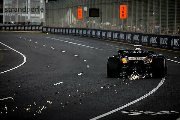 MELBOURNE  AUSTRALIEN  9. APRIL: Lando Norris aus Großbritannien fährt den McLaren MCL36 Mercedes mit der Startnummer 4 während des Trainings zum Großen Preis von Australien 2022