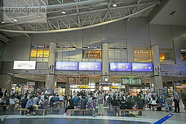 Bahnhof Yongsan Station  Innenaufnahme  Seoul  Südkorea  Asien