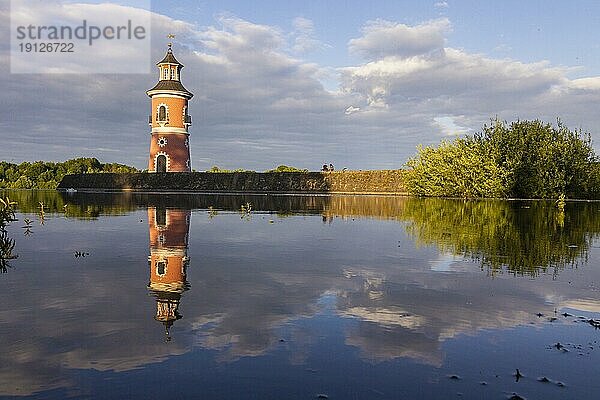 Der Leuchtturm in Moritzburg ist ein Binnenleuchtturm in Sachsen. Der Staffagebau entstand im späten 18. Jahrhundert als Teil einer Kulisse für nachgestellte Seeschlachten. Er ist der einzige für diesen Zweck gebaute Leuchtturm in Deutschland und gleichzeitig einer der ältesten Binnenleuchttürme der Bundesrepublik