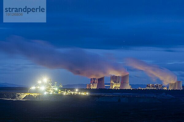 Der Tagebau Nochten (obersorbisch Wocho?anska jama) ist ein Braunkohletagebau in der nördlichen Oberlausitz  der von der Lausitz Energie Bergbau AG (LEAG) betrieben wird. Im Tagebau Nochten werden bis zu 18 Millionen Tonnen Braunkohle im Jahr gefördert. Absetzer vor der Silhouette des Kraftwerkes Boxberg