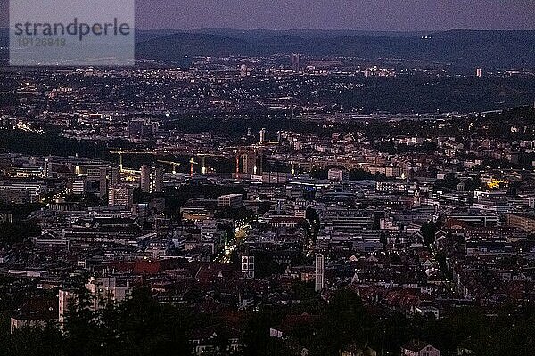 Stuttgart Überblick zur blauen Stunde