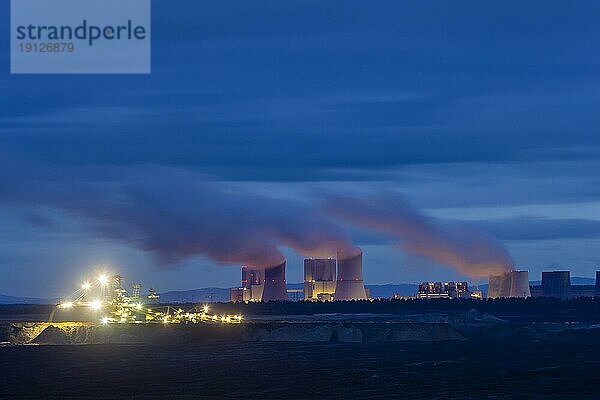 Der Tagebau Nochten (obersorbisch Wocho?anska jama) ist ein Braunkohletagebau in der nördlichen Oberlausitz  der von der Lausitz Energie Bergbau AG (LEAG) betrieben wird. Im Tagebau Nochten werden bis zu 18 Millionen Tonnen Braunkohle im Jahr gefördert. Absetzer vor der Silhouette des Kraftwerkes Boxberg