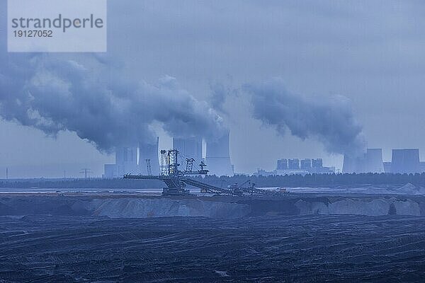 Der Tagebau Nochten (obersorbisch Wocho?anska jama) ist ein Braunkohletagebau in der nördlichen Oberlausitz  der von der Lausitz Energie Bergbau AG (LEAG) betrieben wird. Im Tagebau Nochten werden bis zu 18 Millionen Tonnen Braunkohle im Jahr gefördert. Absetzer vor der Silhouette des Kraftwerkes Boxberg