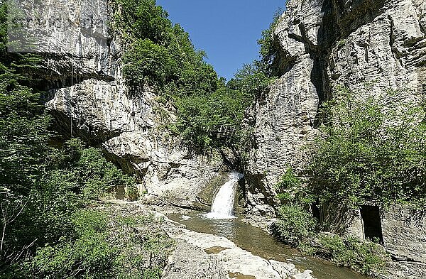 Drjanowo Wasserfall des Drjanovo-Bachs in Zentralbulgarien. Bulgarien  Südosteuropa