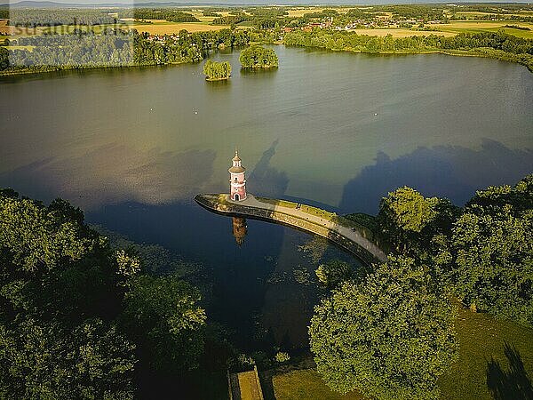 Der Leuchtturm in Moritzburg ist ein Binnenleuchtturm in Sachsen. Der Staffagebau entstand im späten 18. Jahrhundert als Teil einer Kulisse für nachgestellte Seeschlachten. Er ist der einzige für diesen Zweck gebaute Leuchtturm in Deutschland und gleichzeitig einer der ältesten Binnenleuchttürme der Bundesrepublik