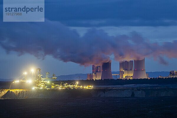 Der Tagebau Nochten (obersorbisch Wocho?anska jama) ist ein Braunkohletagebau in der nördlichen Oberlausitz  der von der Lausitz Energie Bergbau AG (LEAG) betrieben wird. Im Tagebau Nochten werden bis zu 18 Millionen Tonnen Braunkohle im Jahr gefördert. Absetzer vor der Silhouette des Kraftwerkes Boxberg