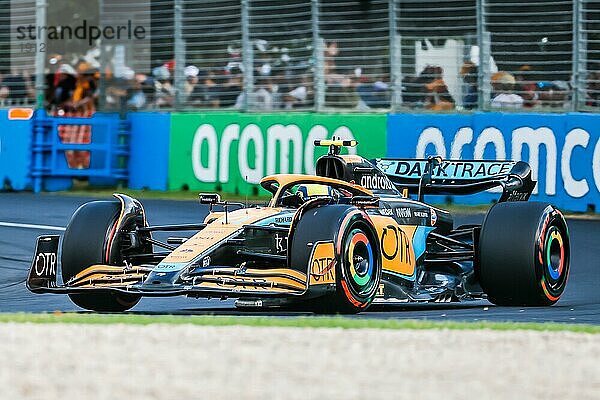 MELBOURNE  AUSTRALIEN  9. APRIL: Lando Norris aus Großbritannien fährt den McLaren MCL36 Mercedes mit der Startnummer 4 während des Qualifyings zum Großen Preis von Australien 2022