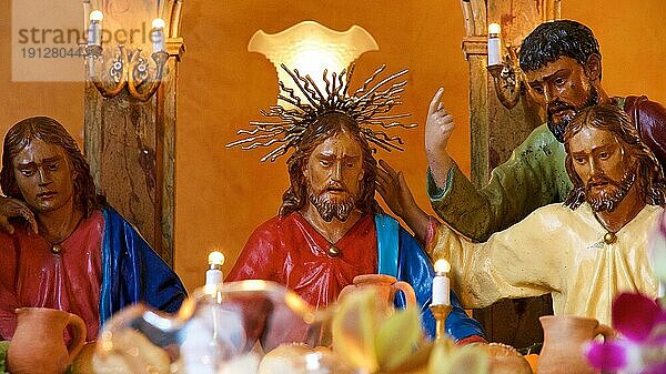 Holzfiguren  Christus  Jünger  Osterprozession  Gründonnerstag  Calatanisetta  Sizilien  Italien  Europa