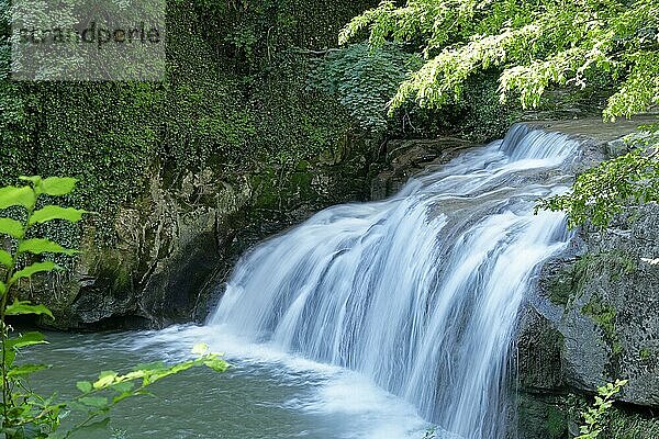 Drjanowo Wasserfall des Drjanovo-Bachs in Zentralbulgarien. Bulgarien  Südosteuropa