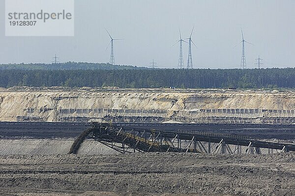 Der Tagebau Nochten (obersorbisch Wocho?anska jama) ist ein Braunkohletagebau in der nördlichen Oberlausitz  der von der Lausitz Energie Bergbau AG (LEAG) betrieben wird. Im Tagebau Nochten werden bis zu 18 Millionen Tonnen Braunkohle im Jahr gefördert. Absetzer vor der Silhouette des Kraftwerkes Boxberg