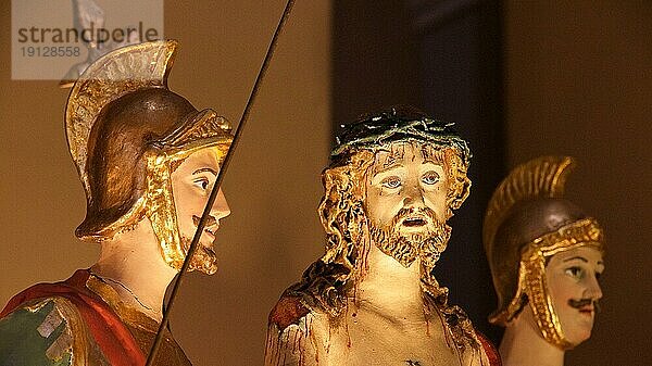 Hölzerne Figuren  römische Soldaten  Christus  Osterprozession  Gründonnerstag  Calatanisetta  Sizilien  Italien  Europa