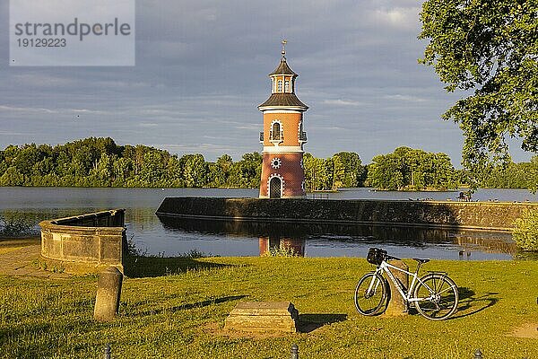 Der Leuchtturm in Moritzburg ist ein Binnenleuchtturm in Sachsen. Der Staffagebau entstand im späten 18. Jahrhundert als Teil einer Kulisse für nachgestellte Seeschlachten. Er ist der einzige für diesen Zweck gebaute Leuchtturm in Deutschland und gleichzeitig einer der ältesten Binnenleuchttürme der Bundesrepublik