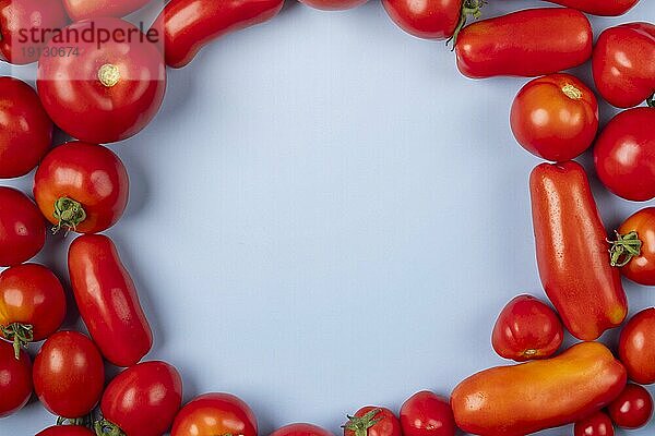 Verschiedene Tomaten  kreisförmiger Rahmen  Kopierraum