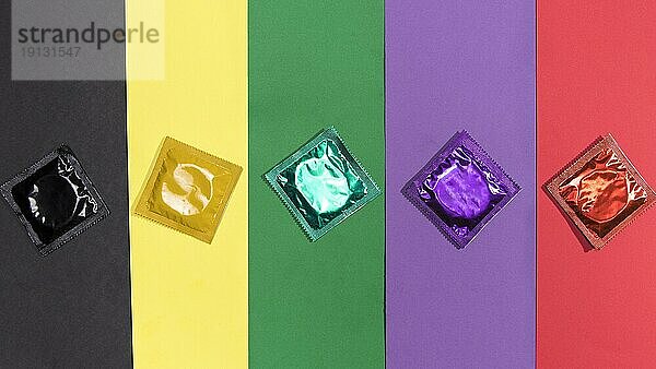 Draufsicht Kondome gleiche Farbe Hintergrund