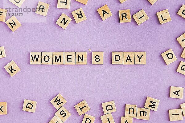 Frauen Tag geschrieben Scrabble Buchstaben
