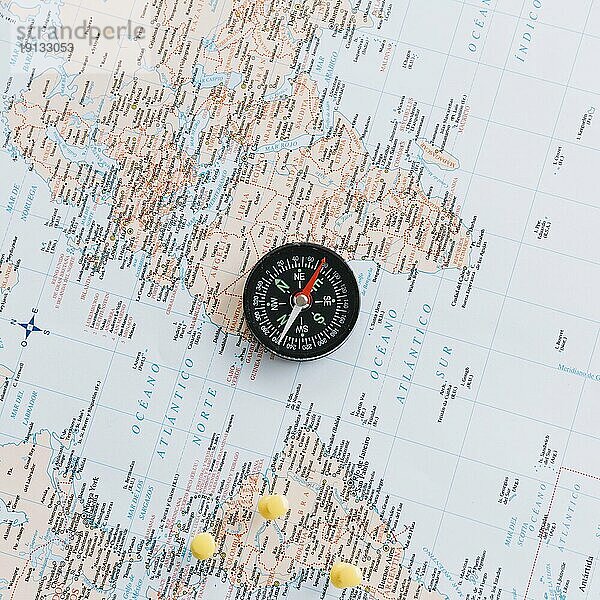 Draufsicht Kompass Weltkarte