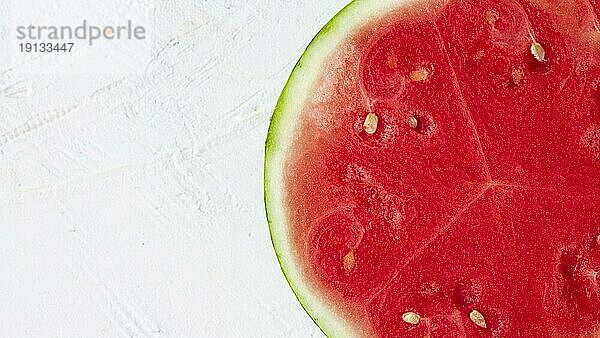 Close up geschnittene Wassermelone mit weißem Hintergrund