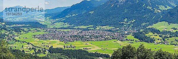 Bergpanorama von Südwesten auf Oberstdorf  Oberallgäu  Allgäu  Bayern  Deutschland  Europa