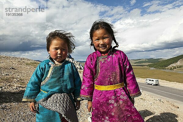 Zwei Mädchen  Mongolei  Asien