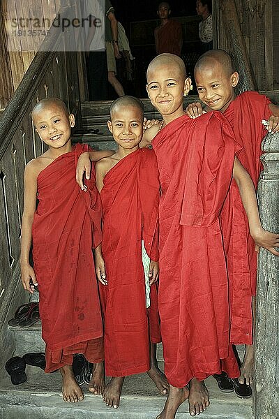 Novizen  junge Mönche  Myanmar  Burma  Birma  Südostasien  Asien