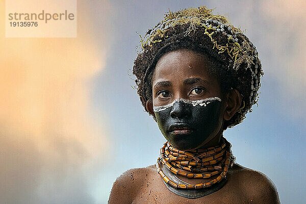 Mädchen mit Gesichtsbemalung  Sing Sing  Festival  Mount Hagen  Papua Neu-Guinea