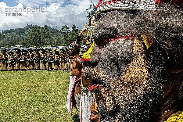 Tänzer in Kriegsbemalung  Sing Sing  Festival  Mount Hagen  Papua Neu-Guinea