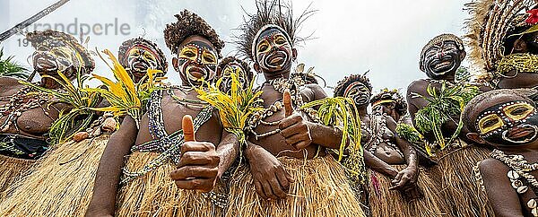 Tänzer in Kriegsbemalung  Yam-Erntedank-Festival in MAPRIK  Papua Neu-Guinea