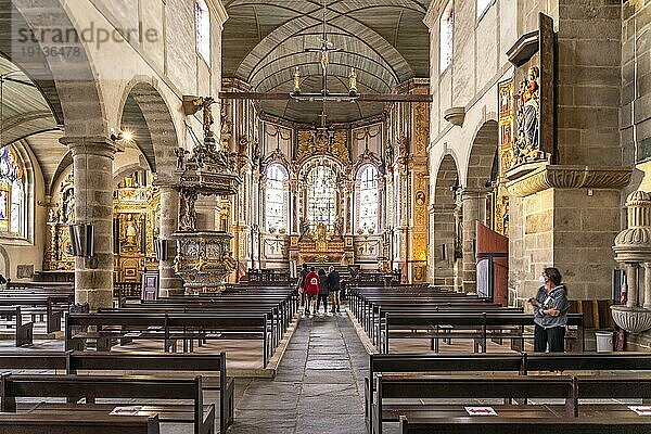 Innenraum der Kirche Notre-Dame de Saint-Thegonnec  Bretagne  Frankreich  Europa