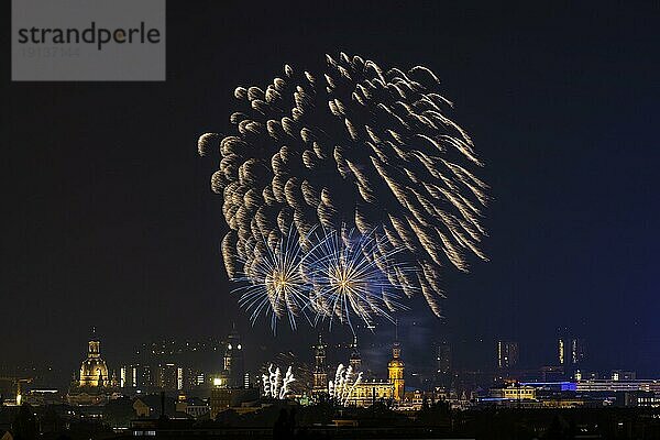 Großes Abschlussfeuerwerk in der Altstadt zum Dresdner Stadtfest 2021