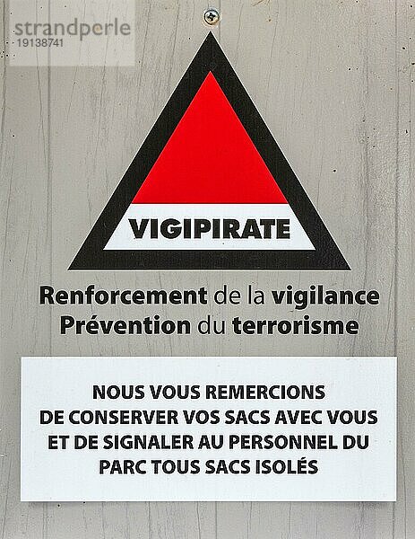Französisches Vigiparate Zeichen zur Terrorismusprävention  das darauf hinweist  Taschen und Rucksäcke nicht unbeaufsichtigt zu lassen