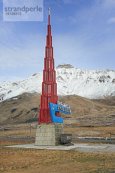 Denkmal in Pyramiden  einer verlassenen sowjetischen Kohlebergbausiedlung auf Spitzbergen (Svalbard)