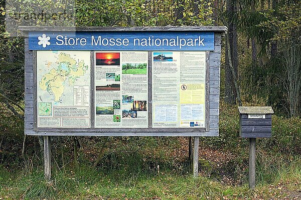 Informationstafel des Store Mosse Nationalparks  eines Nationalparks in Småland in Südschweden