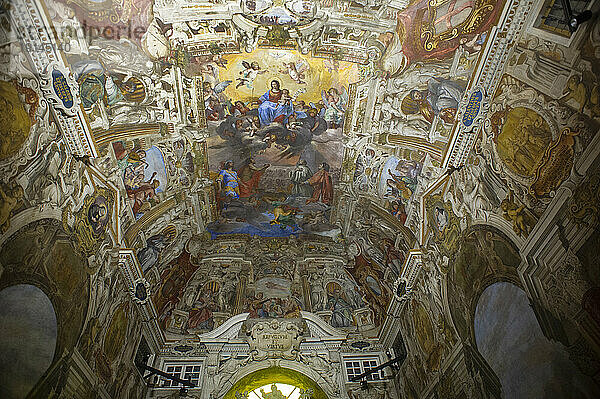 Europa. Italien  Ligurien  Genua. In der Wohnung des Dogen im Dogenpalast befindet sich die prächtige Kapelle  die 1653 von Giovanni Battista Carlone mit Fresken bemalt wurde.