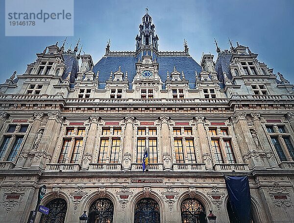 Rathaus Mairie X Arrondissement von Paris  Frankreich. Blick nach draußen auf die schöne Fassade des historischen Gebäudes