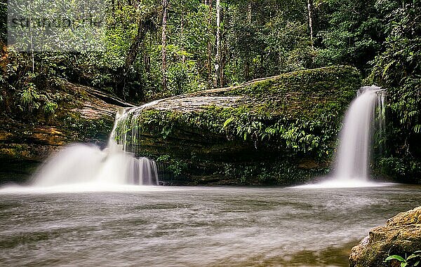 Kleiner Wasserfall am Fin del Mundo Wasserfall in Mocoa  Südkolumbien: Dieser Wasserfall ist Teil der Fin del Mundo Kaskaden  was übersetzt Ende der Welt bedeutet