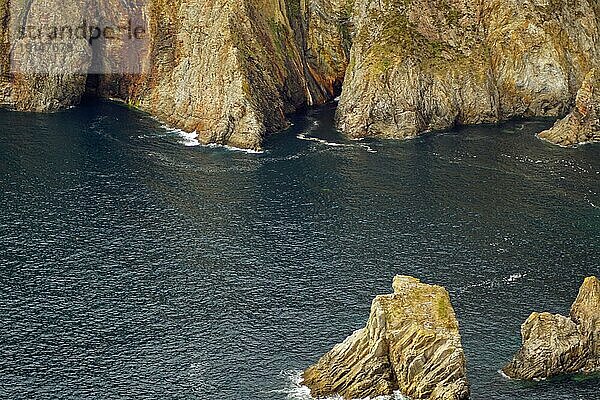 Die Slieve League Klippen im Westen der irischen Grafschaft Donegal am Atlantischen Ozean sind mit 601 m Höhe eine der Hauptattraktionen dieser Region