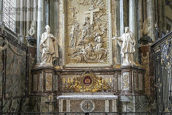 Altar mit der Reliquie mit dem Kopf Johannes der Täufer in der Kathedrale Notre Dame d'Amiens  Amiens  Frankreich  Europa