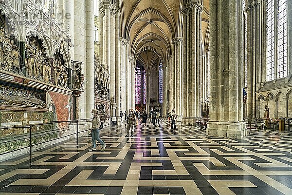 Innenraum der Kathedrale Notre Dame d'Amiens  Amiens  Frankreich  Europa